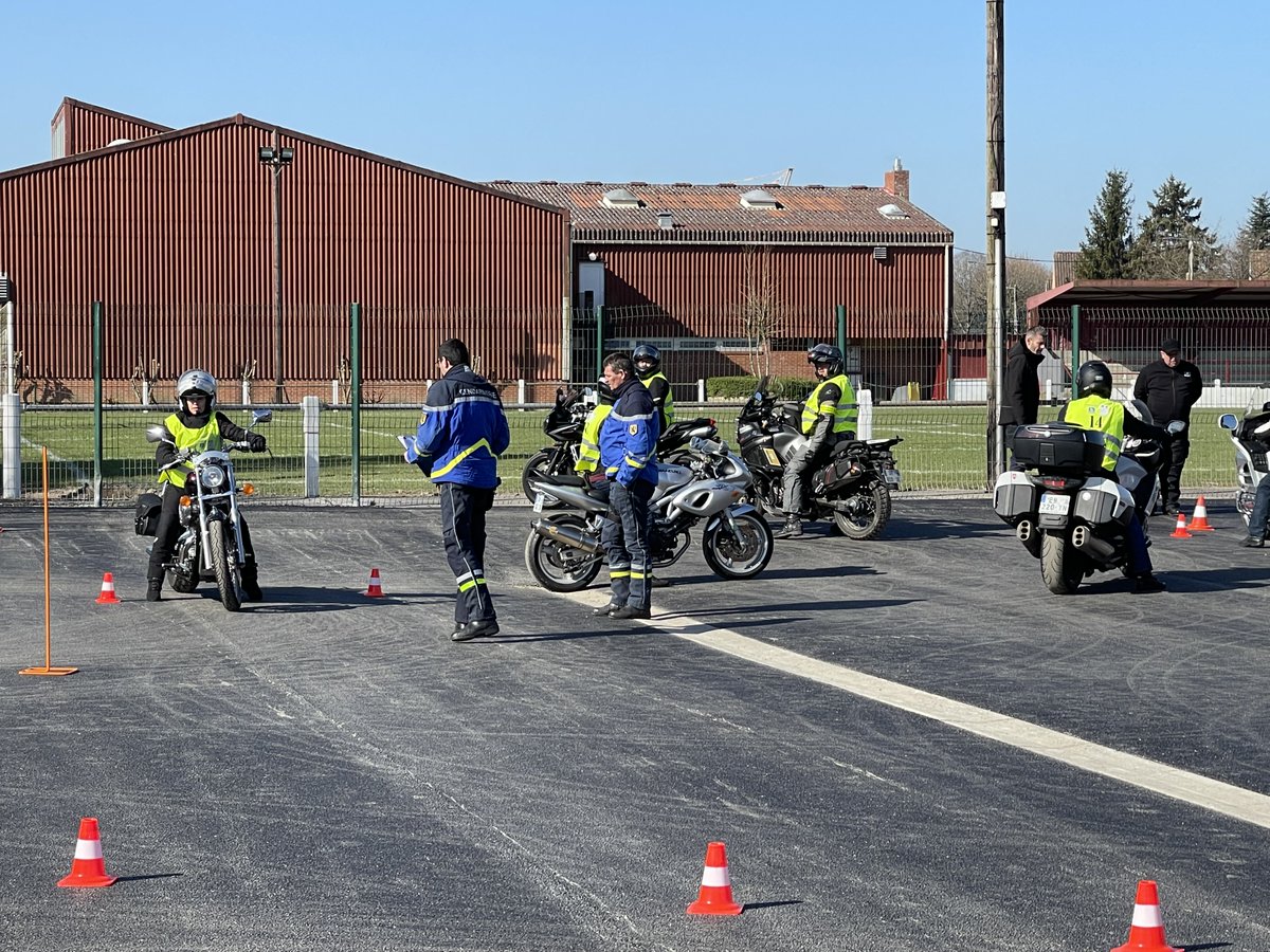 Prefet62's tweet photo. #SécuritéRoutière
La coordination sécurité routière de la préfecture du #PasDeCalais en lien, avec les intervenants départementaux et les forces de l'ordre, a organisé, ce samedi 19 mars, la première #JournéeSécuritéMoto 2022 à #Fruges. https://t.co/7MYMMxaNOS