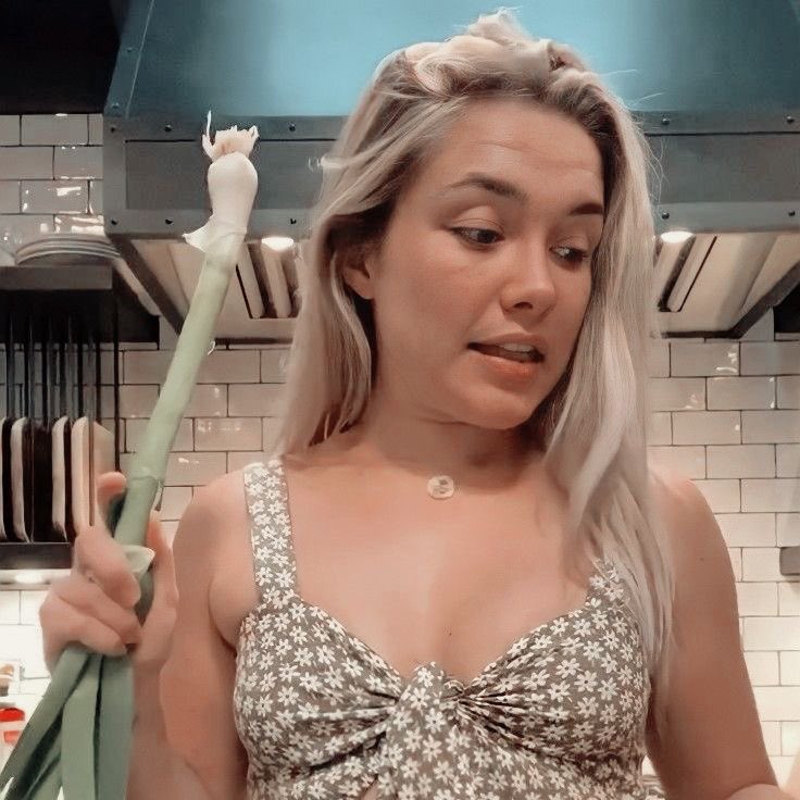 YELENAISHERE's tweet photo. Cooking time, BITCHES! https://t.co/s9FbQ1UFuw