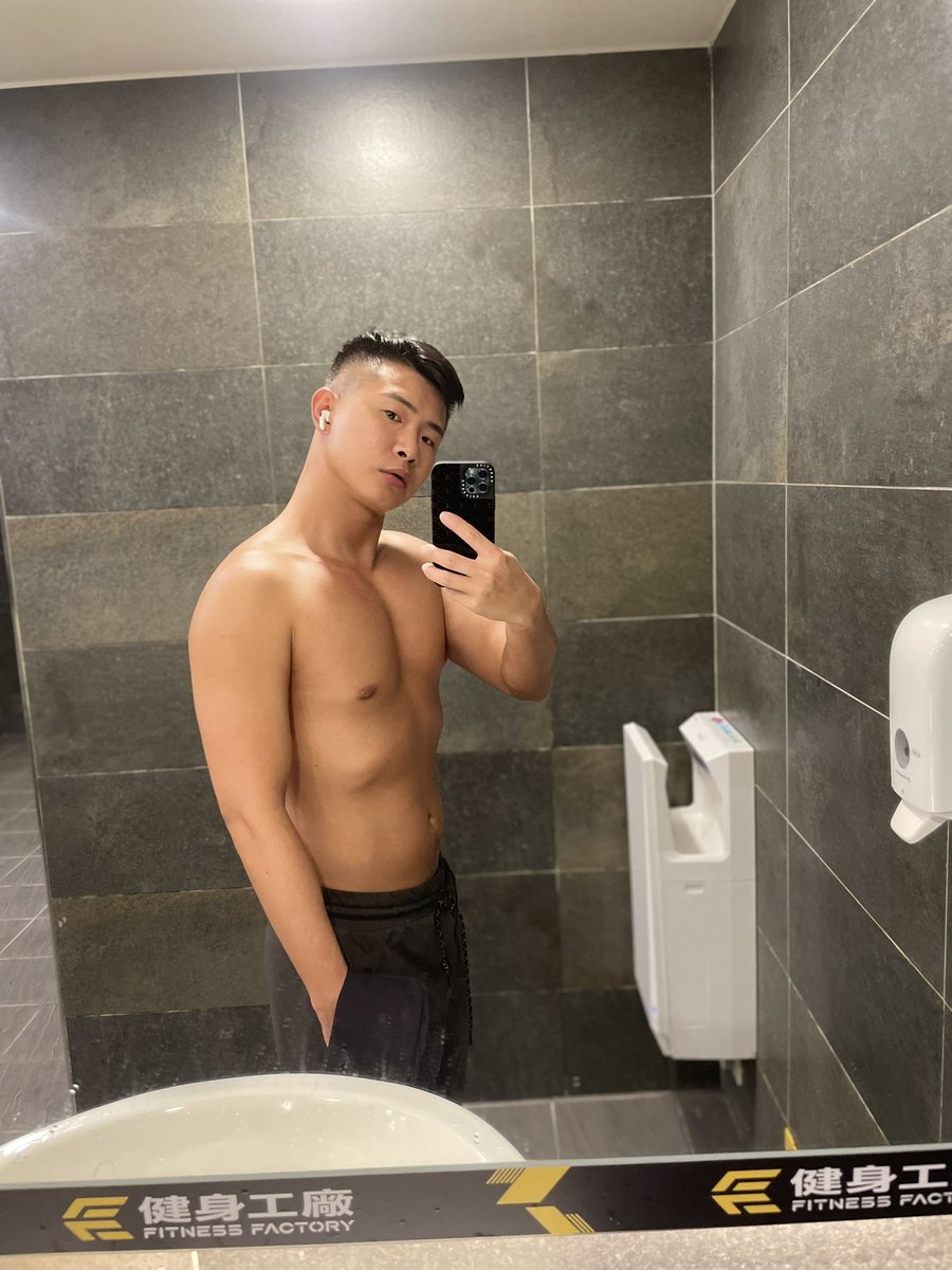 我的胸肌快快長大🙏