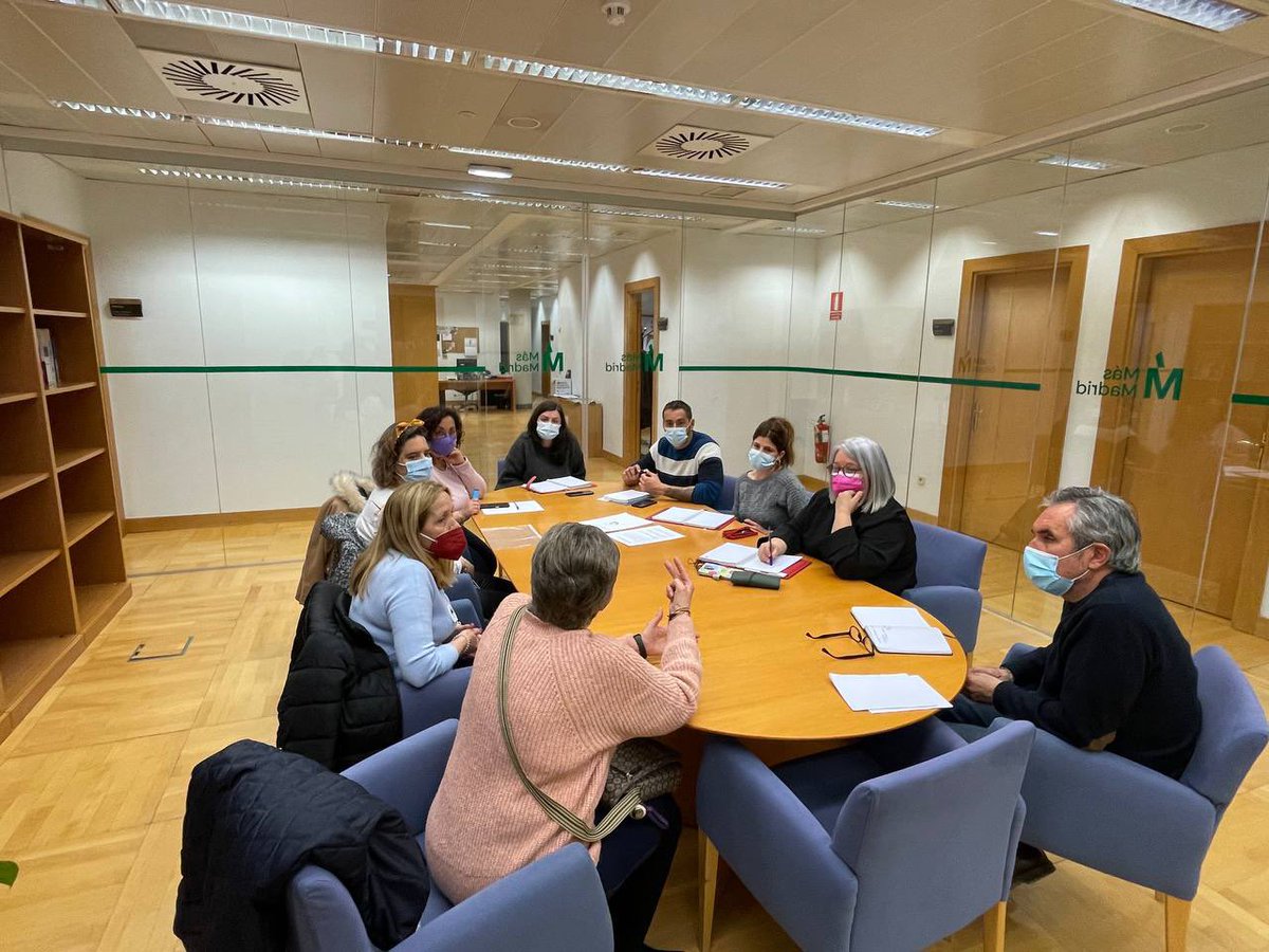 Loretoarego's tweet photo. Nos reunimos con AMADD, un servicio de trabajadoras sociosanitarias en su mayoría mujeres y precarizadas. 

Si ellas son precarias los usuarios también lo son. Vamos a trabajar para mejorar sus condiciones https://t.co/CiVntjtW0Y