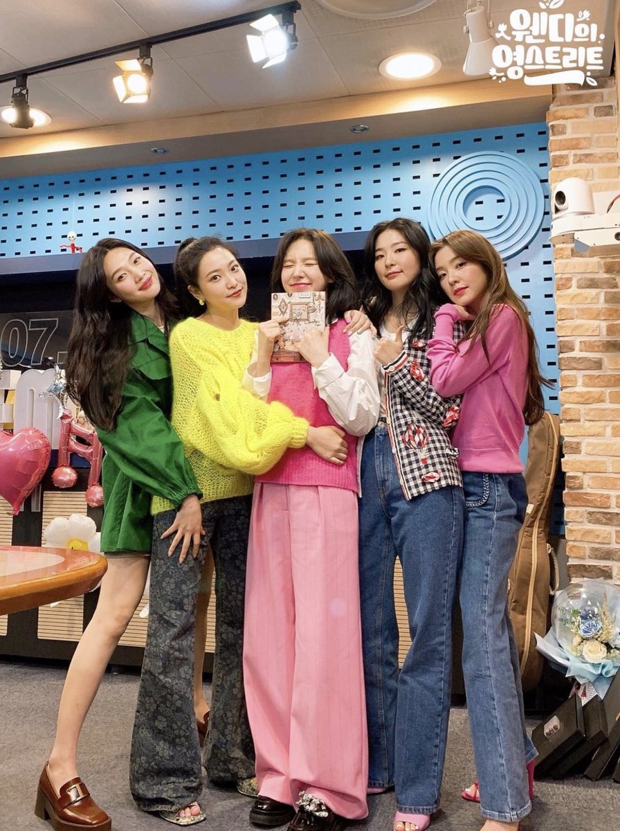 kimjenknee's tweet photo. FAMILY @RVsmtown https://t.co/qL0g0acubJ