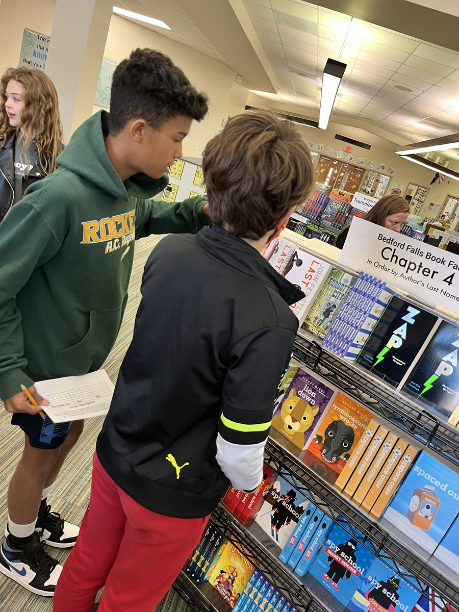 MrsLeitzsey's tweet photo. We love the @BedfordFallsBks book fair and all of the awesome titles they offer. Our wish lists are full! Thanks @sbrooks2587 for coordinating this event! https://t.co/LQHiryvnCr