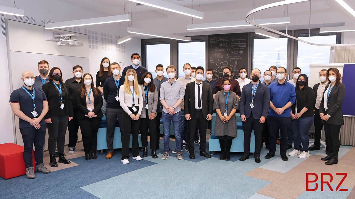 brz_gmbh's tweet photo. Herzlich willkommen.👋 30 neue Kolleg:innen haben ihre dreimonatige Trainee-Ausbildung im BRZ begonnen. Für die neuen #Trainees in den Bereichen Java Development, SAP-Consulting und -Operations Management sowie Quality & Testing beginnt nun ein umfangreiches #Ausbildungsprogramm. https://t.co/6ZRP9Nd0Vu