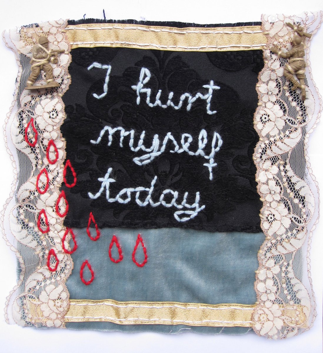 bittersauer's tweet photo. #embroidery #ArtistOnTwitter #love #FckPutin https://t.co/Nm9CAZf5pq