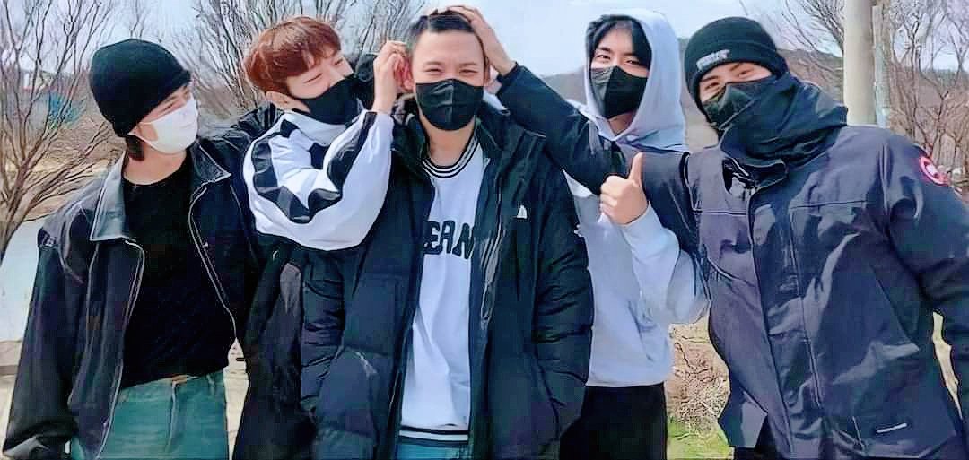EXOBreakingNews's tweet photo. EXO's FANBOY SF9’s doing EXO’s military enlistment tradition/hand sign cuttie ! 🥺😭😭 cr.Renzo sy https://t.co/WplyZKrmRX
