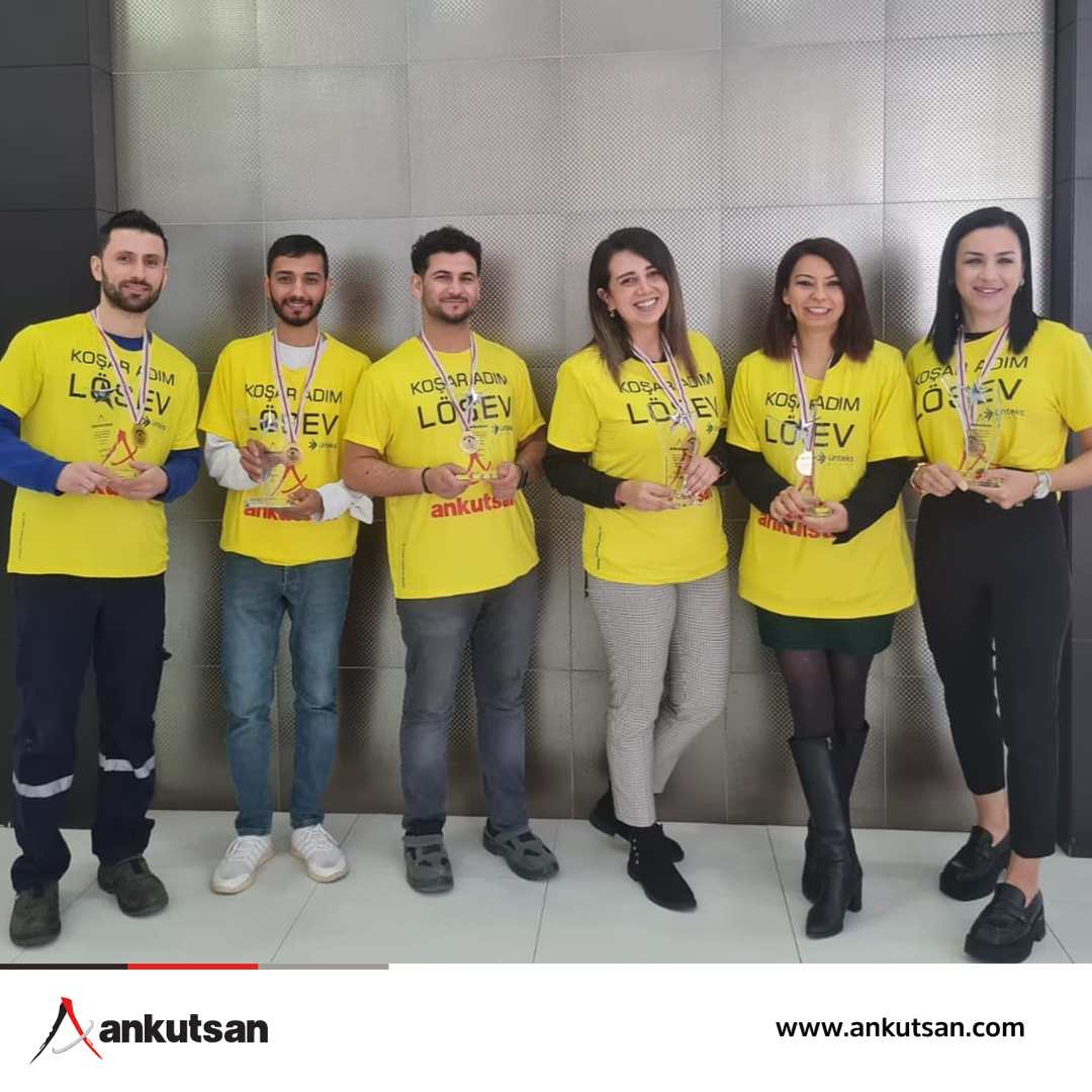 Ankutsan's tweet photo. "Bir çocuğun gülümsemesinden daha önemli ne olabilir ki?” sloganıyla yola çıktığımız Runtalya Maratonu’nu @losev1998 için en çok bağış toplayan kurum olma gururuyla tamamlamıştık. Bugün maratonda ilk üçe giren kadın ve erkek gönüllülerimize ödüllerini verdik. https://t.co/afPz7KLzTN