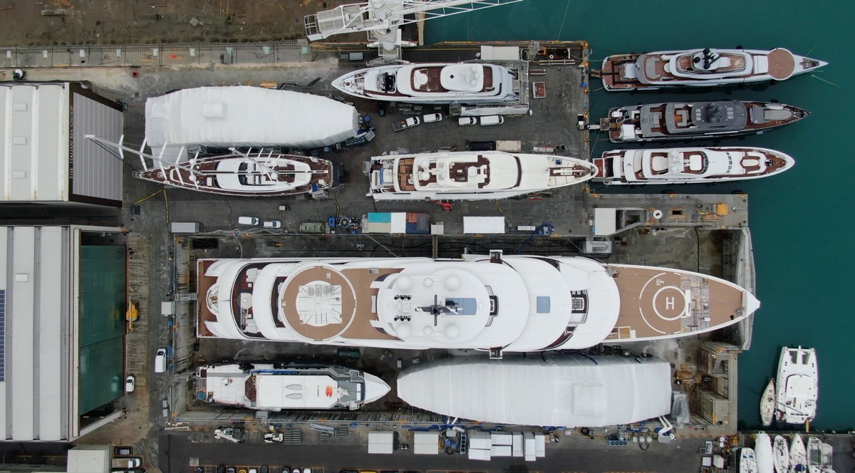 Чем отличается миллиардер от миллионера? Показываем на примере яхты Владимира Путина, окруженной супердорогими яхтами самых успешных итальянцев youtube.com/watch?v=WyYp9x…