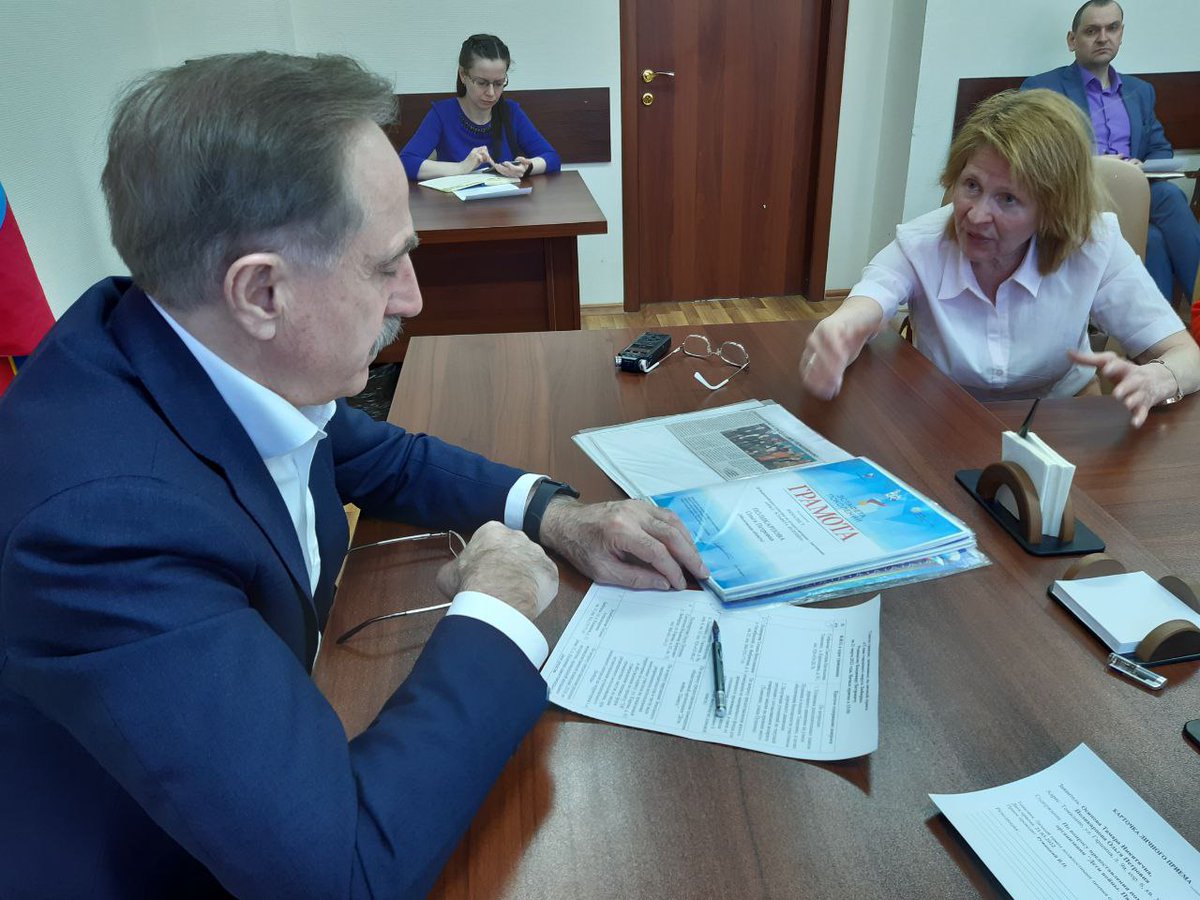 radioluber's tweet photo. 21 марта глава городского округа Люберцы Владимир Ружицкий провел личный приём граждан.

Обращения, поступившие от жителей округа в ходе приёма, касались безопасности дорожного движения,  несанкционированных парковок автотранспорта,  землепользования… https://t.co/UAyJWzd4Nx https://t.co/kGxNqMtML7