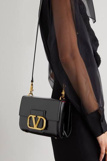 4ngelVazquez's tweet photo. .@MaisonValentino ha aumentado sus precios hasta un 5%. Sumará 21 nuevas boutiques que controlará directamente y se prepara para el cierre de su línea #ValentinoRed que anunció en mayo de 2021 y se concluirá en 2024. https://t.co/FVm5apO8hE