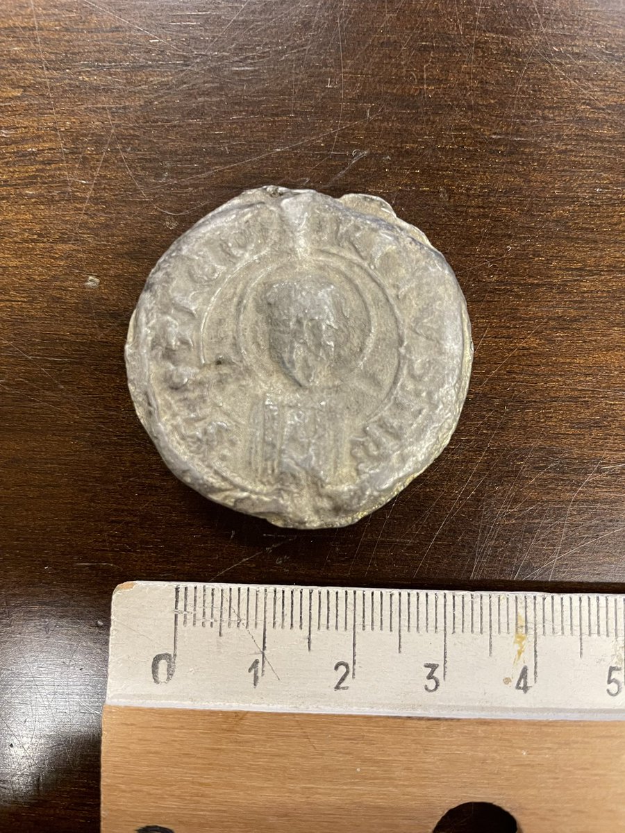 Eruditlocal's tweet photo. Surprise du jour avec cette bulle épiscopale de Thierry d’Hirson (v.1270-1328), évêque d’Arras, dans des archives locales de l’Allier, sa terre d’origine. Une pièce à ajouter à l’étude de son ascension sociale par @medieviz à partir des archives de l’Artois https://t.co/jJflwuqt9U