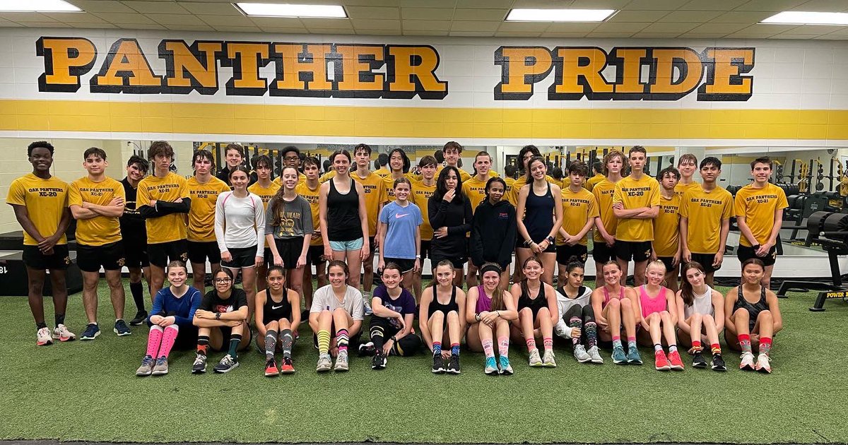 lizzee_runs's tweet photo. 3.21.22 is World Down Syndrome Day. Today Oak Track/XC wore crazy socks and ran 3.21 miles to represents the 3 copies of chromosome 21. Today we are celebrating my brother and our biggest fan, Hayden. Down Syndrome does not define him - his abilities do.💙💛 https://t.co/Fl6xzOVtR9