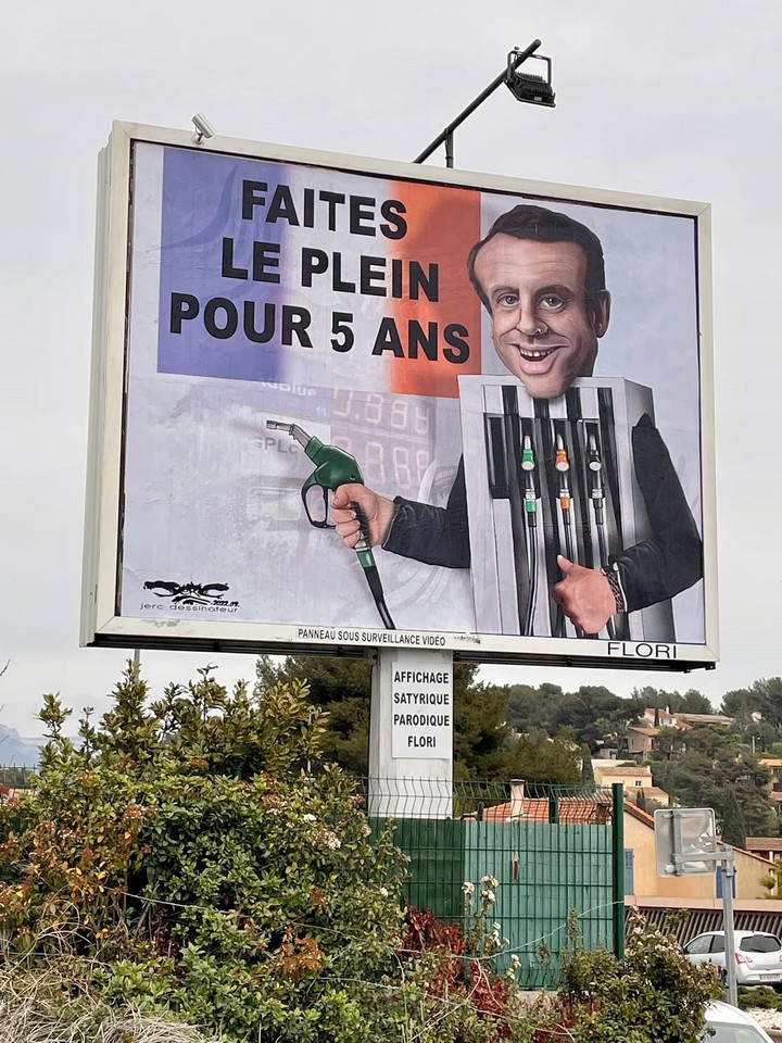 BlaguesDessins's tweet photo. Le #DessinDePresse de Jerc : Pompiste de l’Élysée : le trop plein assuré pour 5 ans
Retrouvez Jerc : https://t.co/VQNx0gcoo7
#DessinDeJerc #ActuDeJerc #Jerc #Humour #Macron #EmmanuelMacron #Présidentielle2022 #Pompiste #Macronie #PompisteDelÉlysée #PrixDesCarburants #Carburants https://t.co/ZcT8dQZcwD