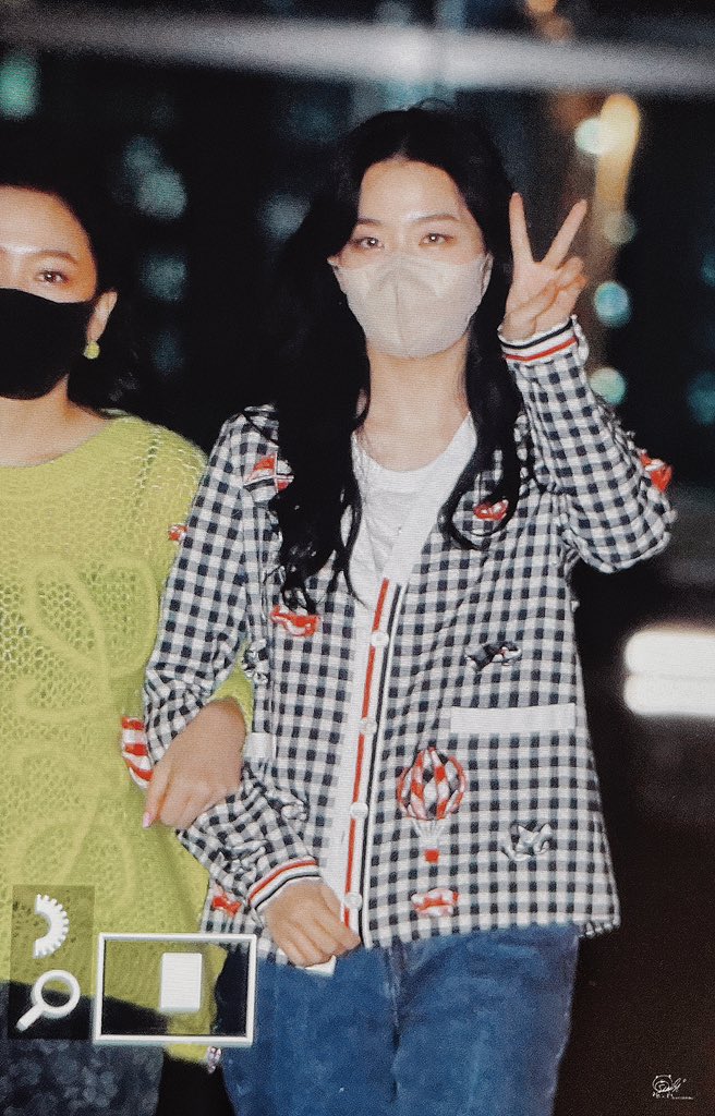 HungryLittleBe2's tweet photo. 20220321 영스 퇴근
#레드벨벳 #RedVelvet #슬기 #Seulgi https://t.co/SS1yOajSbT