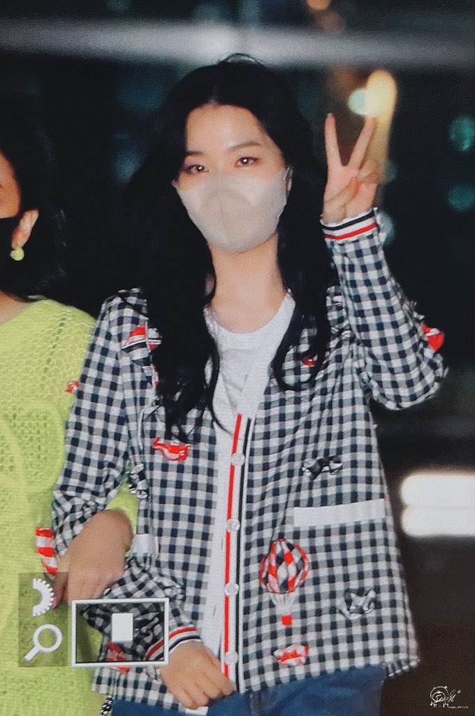 HungryLittleBe2's tweet photo. 20220321 영스 퇴근
#레드벨벳 #RedVelvet #슬기 #Seulgi https://t.co/SS1yOajSbT