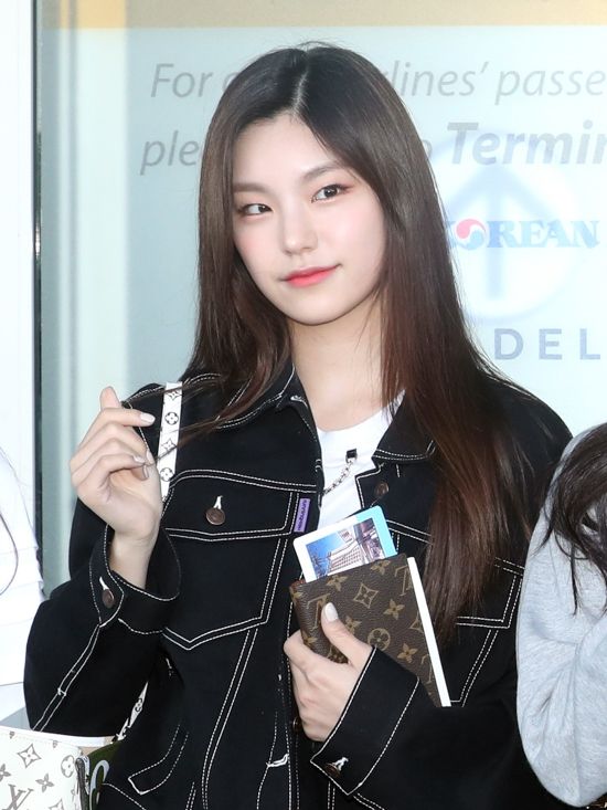 #예지 ✘ #YEJI ✘ <a href="/ITZYofficial/">ITZY</a>