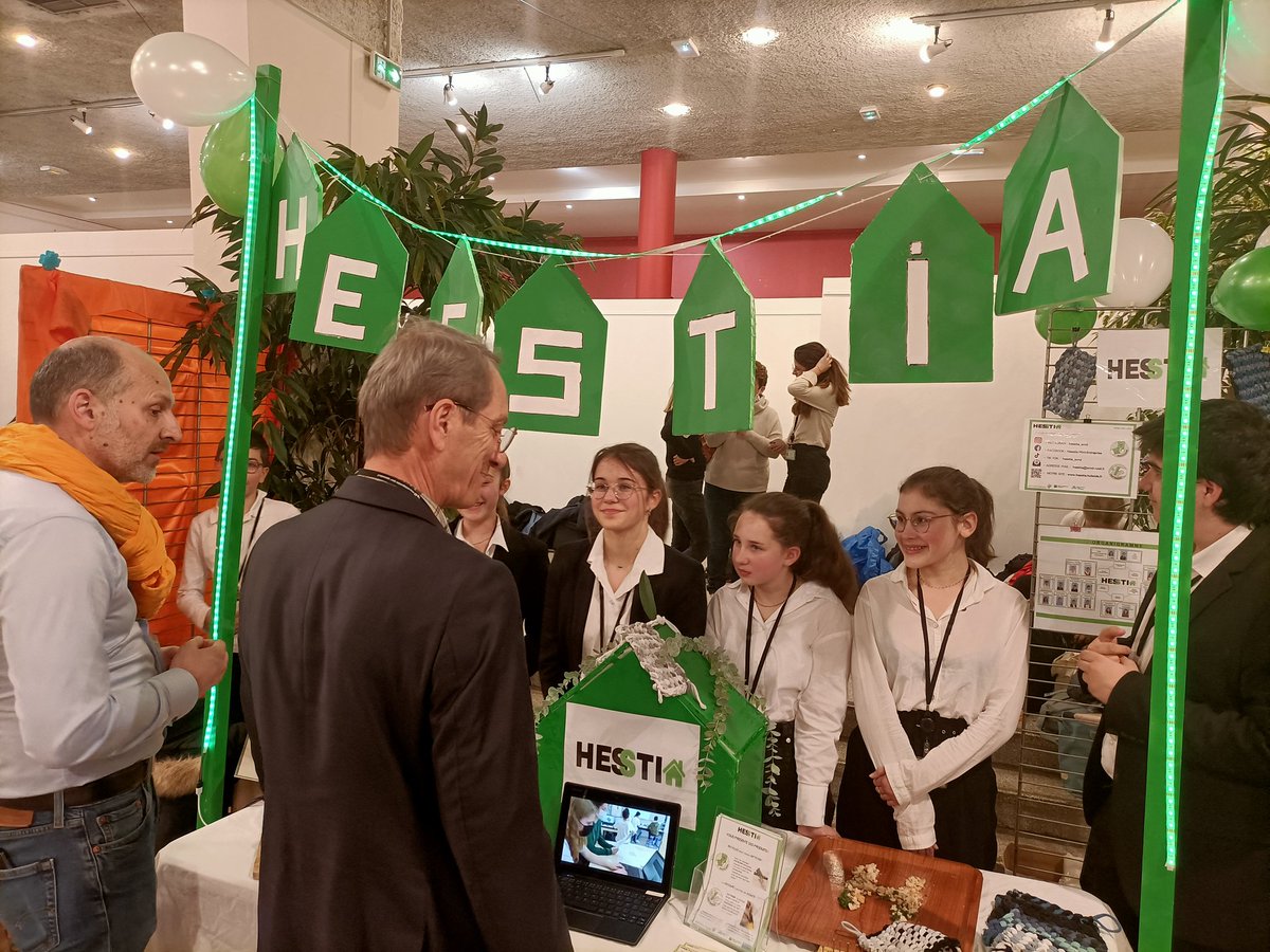 LesIdeateurs's tweet photo. Il y a du monde sur le stand Hesstia !
@VilleColombes
#EPAIDF #SALONDEPT92EPAIDF #COLOMBES #TAPISROUGE #JEUNESSE #INNOVATION #ENTREPRENEURIAT https://t.co/NBSKOL0Z1B