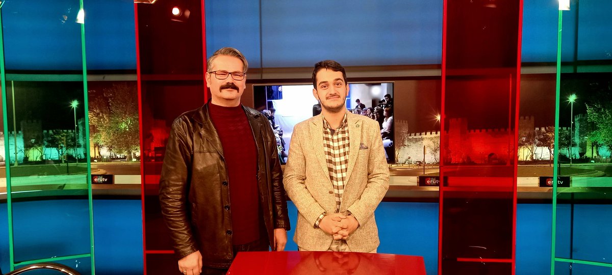 omerfarkarguntr's tweet photo. Erü TV olarak Kampüs Gündem ile karşınızda idik . Bugün ki konuğumuz @EruMedya Edebiyat Fakültesi, Öğretim Üyesi @ttkocoglu idi. Kampüs Gündem ile konumuz İstiklal Marşı ve İstiklal Şairimiz Mehmet Akif ERSOY idi. Emeği geçen herkese çok teşekkür ederim. 
#18martcanakkalezaferi https://t.co/nuc4KQONaH