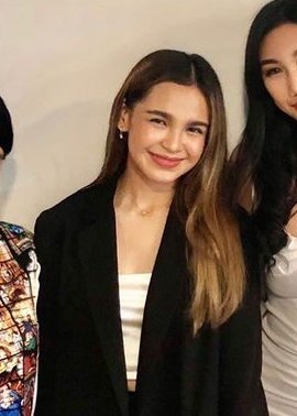 ilyzeph's tweet photo. she's so pretty oh my god!!😭

#zephanie https://t.co/YdPkFpLLnC