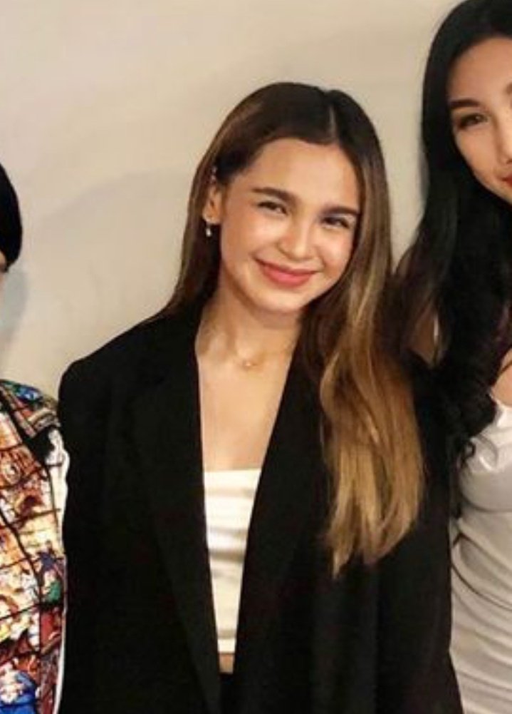 ilyzeph's tweet photo. she's so pretty oh my god!!😭

#zephanie https://t.co/YdPkFpLLnC