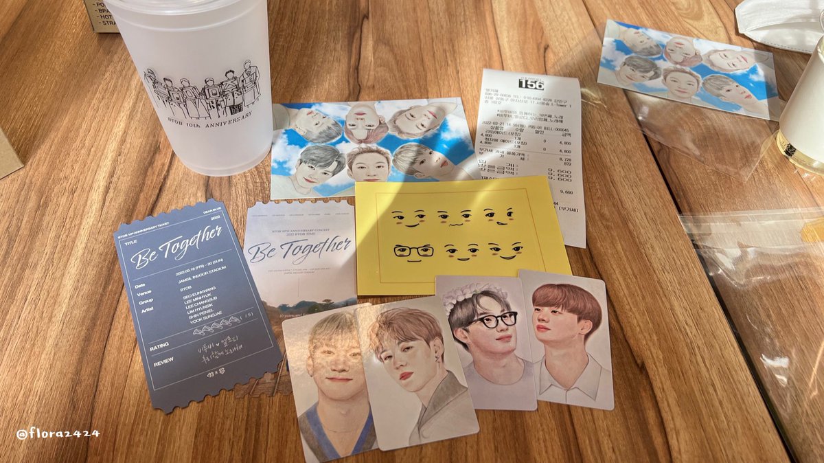 flora2424's tweet photo. 진짜 그림에는 실력 1도 없는 1인으로써 너무 신기하고 예뻤던 L카페!

처음에 뽑기를 2번만 하려고 했지만 팟칭포카가 너무 예뻐서 결국 굴복하고 한 번 더 뽑아 예쁜 틴케이스까지 겟!

#비투비와_함께하는_10번째_노래
#비투비_멜로디_우리함께_노래해 https://t.co/SqRVLs8M2m
