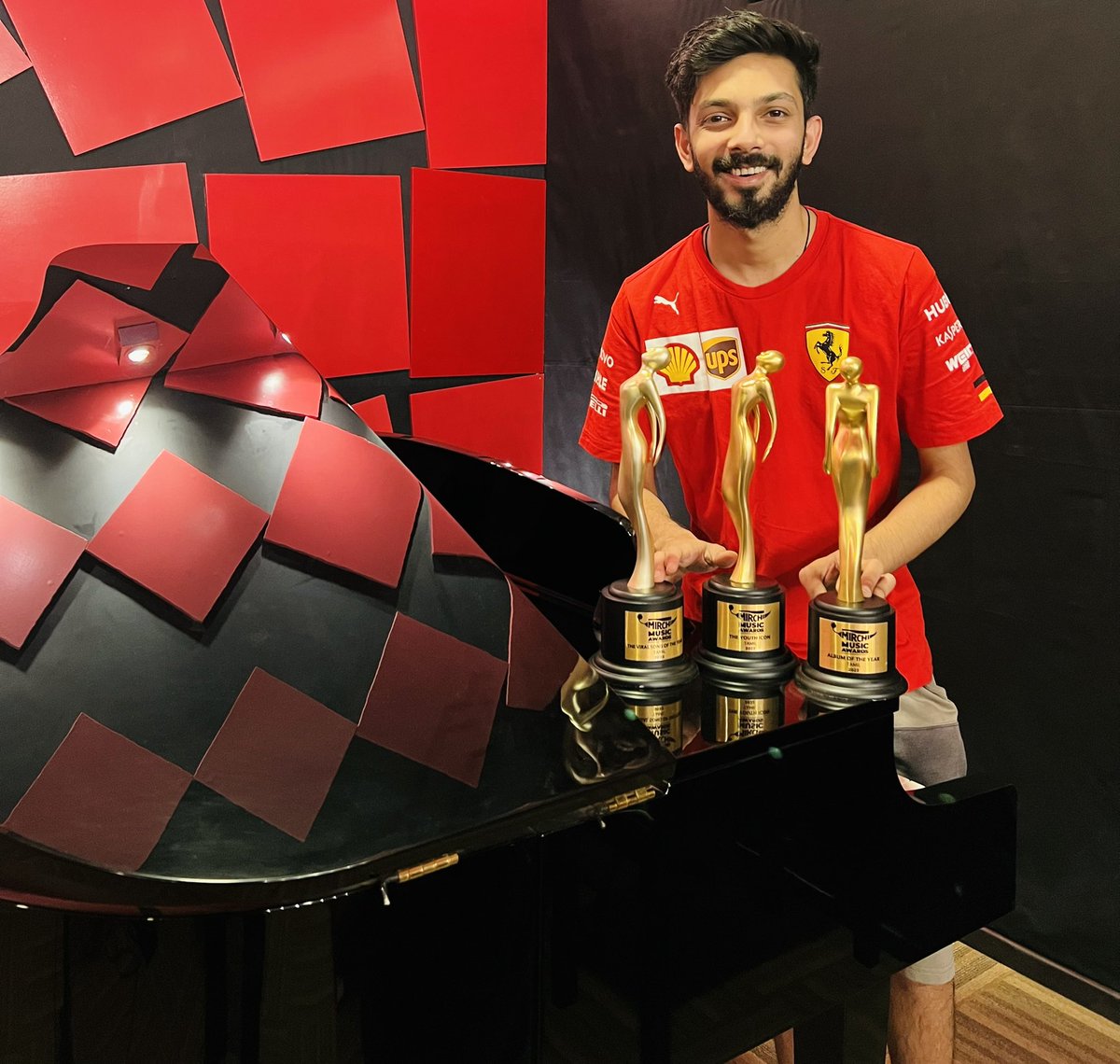 7screenstudio's tweet photo. Congrats dear ROCKSTAR @anirudhofficial 🥁🥁 #Master

*Album of the year for #Master 
*Viral song of the year for #VaathiComing 
*Youth icon of the year at #MirchiMusicAwards2022

#Thalapathy @actorvijay @Dir_Lokesh  @XBFilmCreators @Jagadishbliss https://t.co/Z1qe1yf1bQ