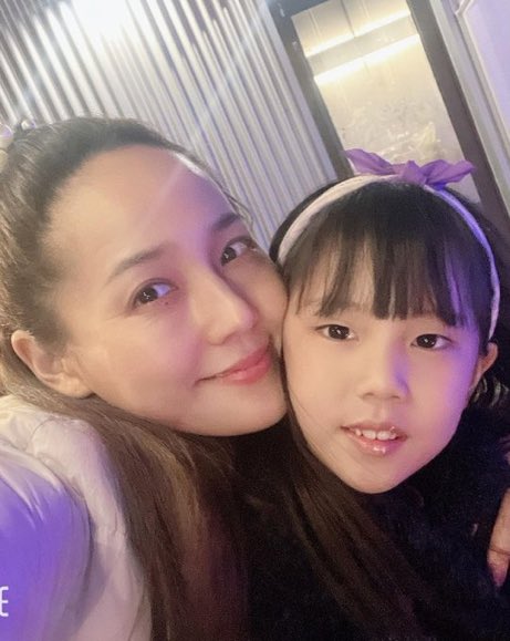 Lohee’s teeth!! Hihi WHAT CUTIES🥺🥰💕