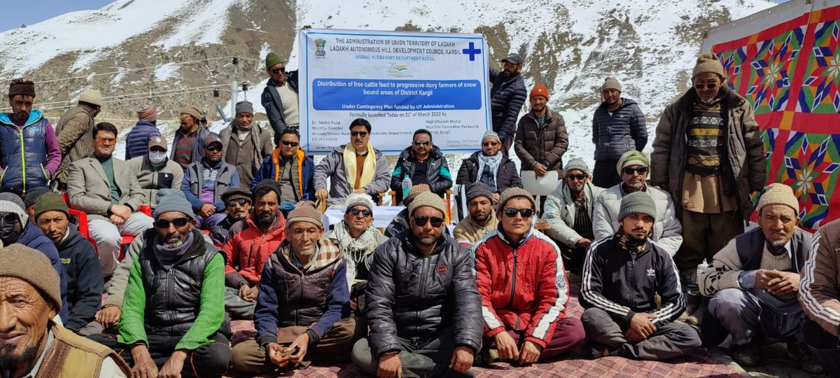Director Animal Husbandry launches free cattle feed distribution to dairy farmers at Tangole village

<a href="/lg_ladakh/">LG Ladakh</a> <a href="/santoshsukhdeve/">Santosh Sukhadeve</a>