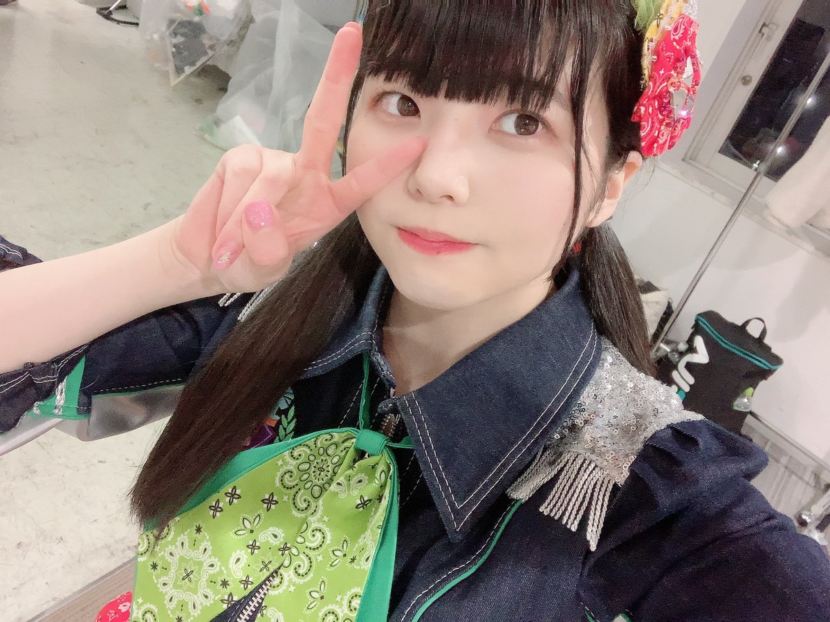 misakinton17's tweet photo. 新宿アルタKeyStudioでのライブありがとうございました！！😊✨　
候補生ぶりのステージで、正規メンバーになってからもライブすることができて嬉しかった（＾ω＾）

白サイチェキもありがとー！！
たくさん曲披露できて楽しかった🤍 https://t.co/mIfNzxdiXd