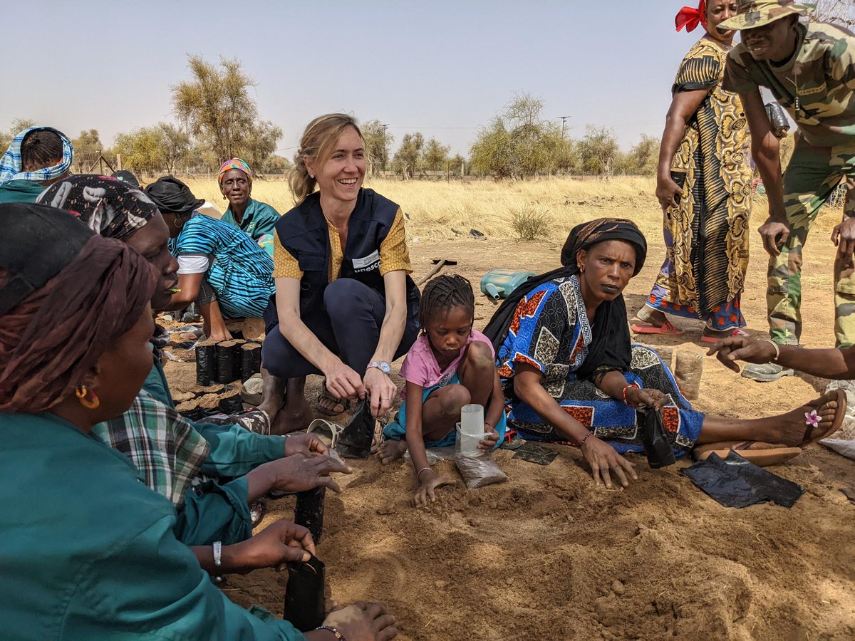 UNESCO_MAB's tweet photo. 🧵 The MAB Programme consults with local communities in the #Ferlo UNESCO Biosphere Reserve #Senegal to understand climate vulnerability on the ground.

#ForNature #ItsAboutLife #ClimateChange #SDG13 @XPathsFutures @sthlmresilience https://t.co/qvpTYqga30