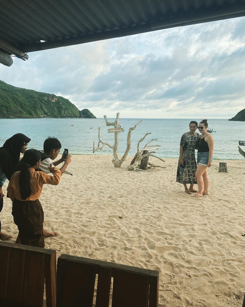 NatalieQuirk's tweet photo. A memorable week in #Indonesia. A crazy race day on an island with a unique charm to it and adorable people, who we all fell in love with. Thank you #Lombok ❤️ #motogp @btsportmotogp 📸 @AlannahFellows https://t.co/egXAXQOxyG