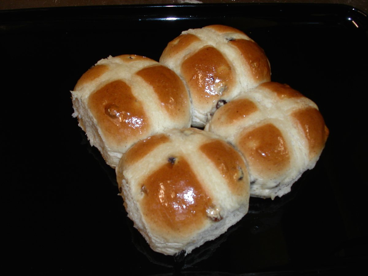 AT THE MARKET ON SATURDAY...
Cornfield Bakery'ss delicious handmade freshly baked Hot Cross Buns will be available singly, or in packs of 4.  Yum!
#HotCrossBuns