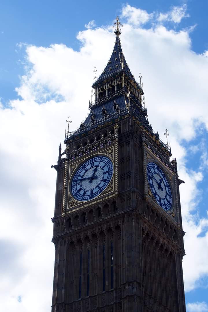kuha4harrow's tweet photo. The refurbishment of Britain’s iconic Big Ben is almost complete.
Isn't she looking glorious?
#bigben 👋🤩elizabethtower🇬🇧
#springsunshine☀️ #brightday ✅
#backatworktoday 😎 #backintown
#pinner 💚 #harrow 💜
#metropolitanline #jublieeline👌 #saferlondon👍😷 https://t.co/auIdT2c0vc
