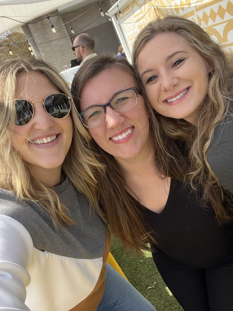 SoftwareOne_NA's tweet photo. The only thing this marketing team wants to advertise today is how much fun they had bonding as a team last week!
#SWOmies #Offsite #TeamBonding #AustinTX https://t.co/O5LtflJdF3