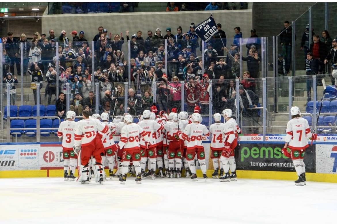 Eric_rct28's tweet photo. Hey @HCAP1937, 

Next time you invite Ambri Piotta’s youth, maybe tell them the values of sport first👋🏼

Y a pas un gamin qui ne montre pas son majeur (même les plus jeunes)🥲 https://t.co/DCMItuEQPJ