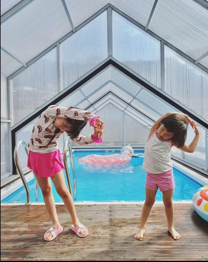 loheearchives's tweet photo. Ready, get set, SWIM!! #LOHEE https://t.co/BTw2AOa9CI