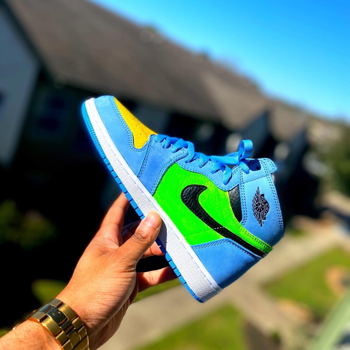 SneakerHead_Co's tweet photo. Jordan 1s just hit harder, You see another pair like this just know they got it from me 😌

#PutMeInCoach #Jordan1 #1of1 #HaveAColdDay #SneakerHeadCo #ColdCustomz18 https://t.co/CiQwq1NjrW