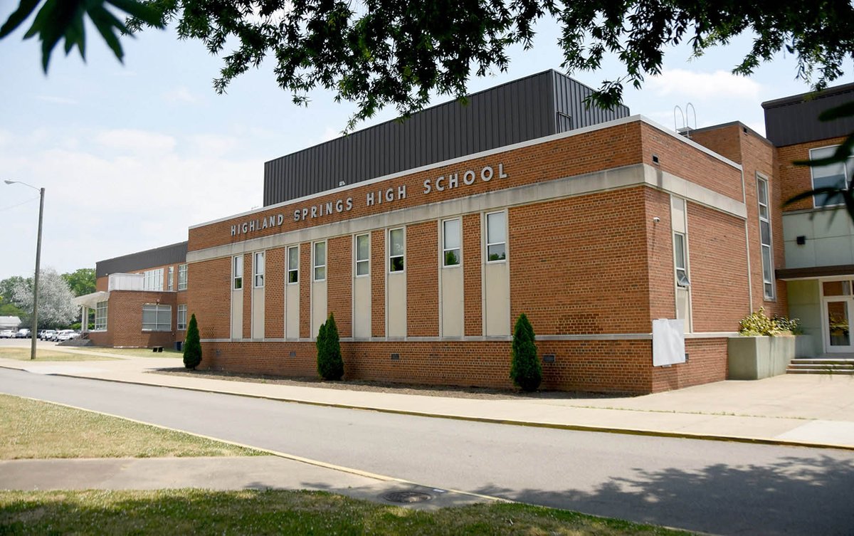 HenricoSchools's tweet photo. "Schools are everywhere. Why not use them?" New full-service hubs at schools in Henrico County are part of a revolutionary strategy to make use of school buildings beyond the typical school day and connect students and families with existing services:
https://t.co/2rEk7JcvK6 https://t.co/skVJKg7zVK