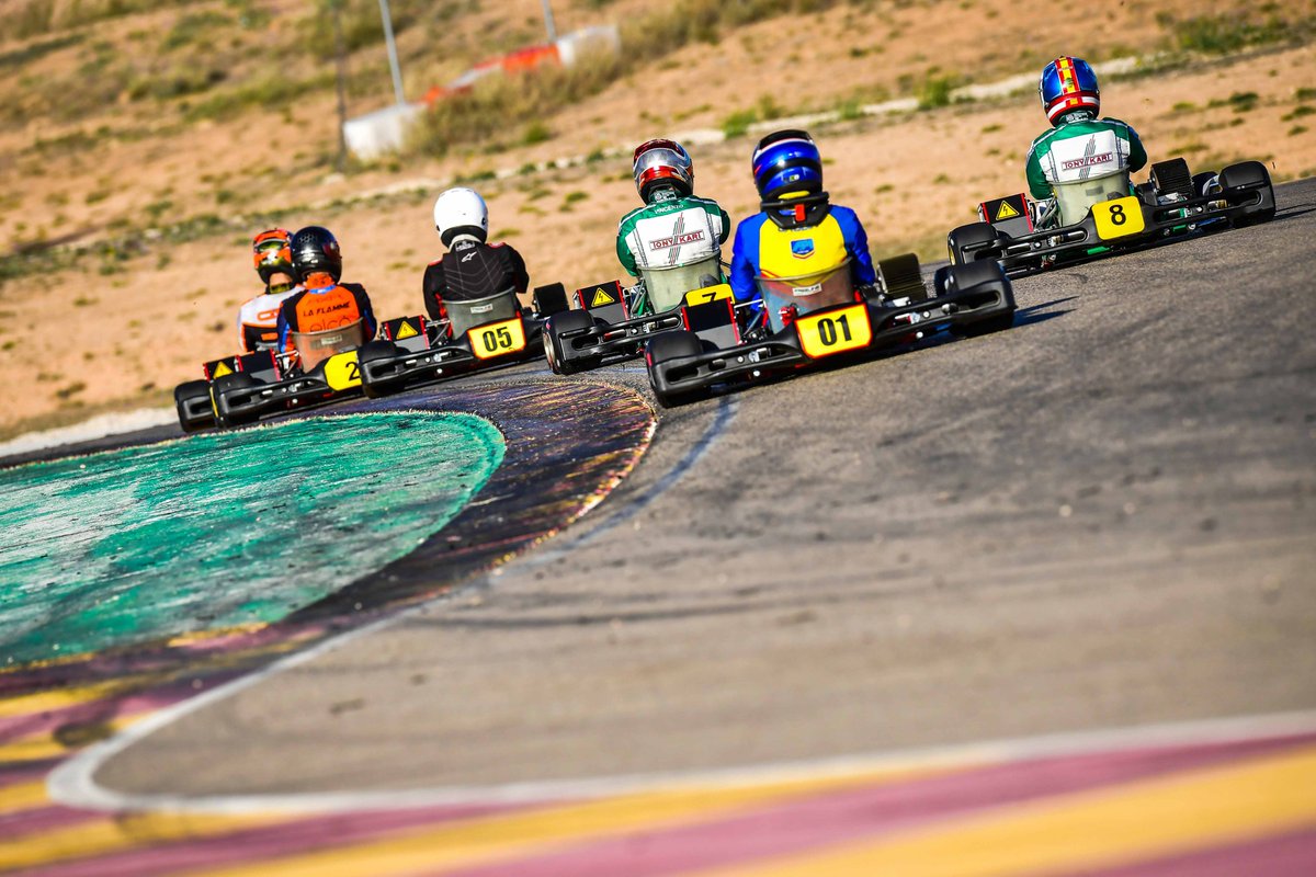 8 pilotos, 4 carreras, 1 fin de semana, 3 premios en metálico ▶️ Trofeo de España de eKarting.

#ekart #ekarting #motorsport #racing #trofeoespañaekarting