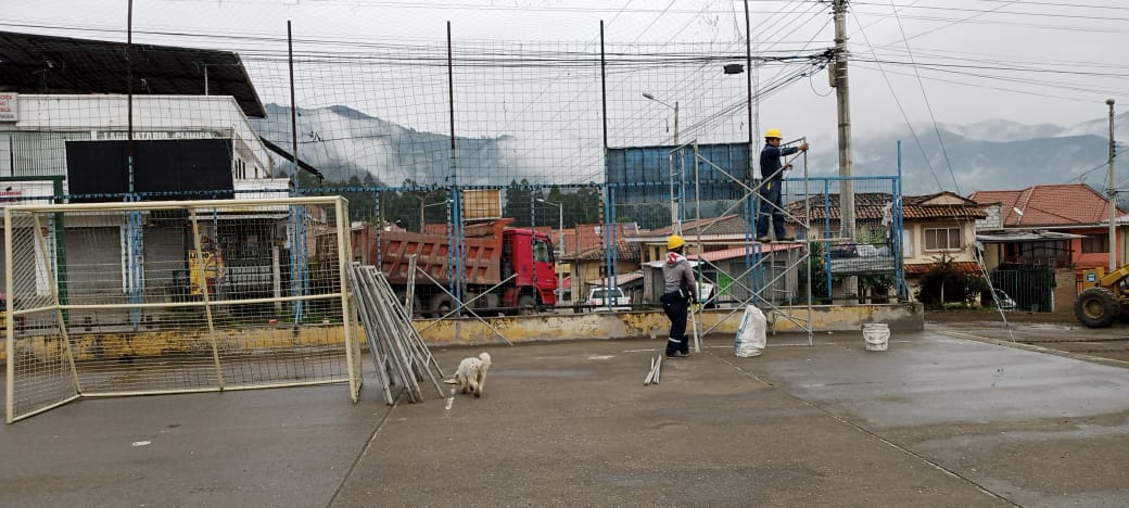 OOPPCuenca's tweet photo. Adecuaciones en la cancha de Misicata

Intervenimos con nuestra cuadrilla de obreros👷 en la cancha deportiva de Misicata de la parroquia Baños.

▶️Cuidamos de nuestros espacios públicos

@pedropalaciosu 
@MunicipioCuenca https://t.co/uYznYVPs4y