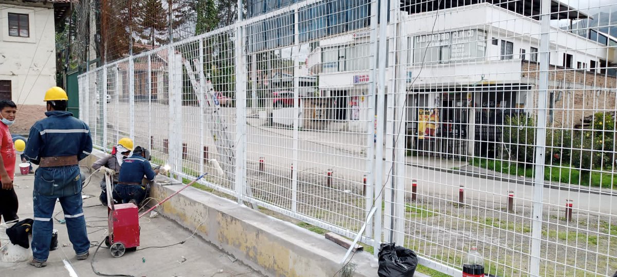 OOPPCuenca's tweet photo. Adecuaciones en la cancha de Misicata

Intervenimos con nuestra cuadrilla de obreros👷 en la cancha deportiva de Misicata de la parroquia Baños.

▶️Cuidamos de nuestros espacios públicos

@pedropalaciosu 
@MunicipioCuenca https://t.co/uYznYVPs4y