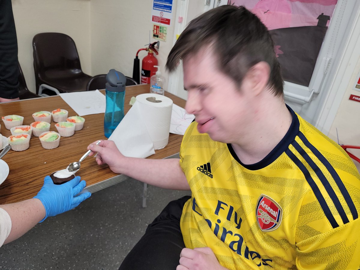 Supportability9's tweet photo. We had lots of fun celebrating St Patrickβs day across our services last week! Our service users at #SkillsGroup helped to create our lovely window display and we enjoyed baking Irish tri-colour and Guinness design cupcakes at #LeisureGroups.
https://t.co/GMZ913npjh https://t.co/sgS62JS6gh