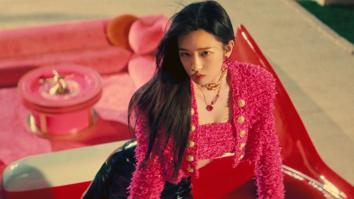 yujinthinkr's tweet photo. AN YUJIN IN THIS CONCEPT >>> https://t.co/mBAd3Xn4rC