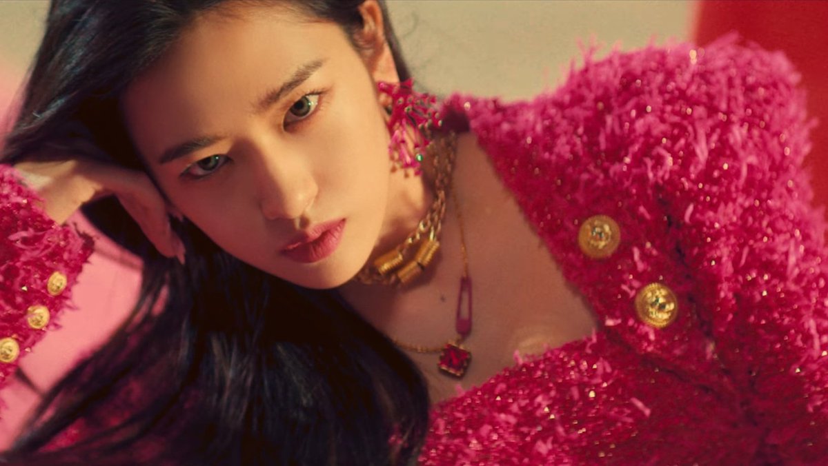 yujinthinkr's tweet photo. AN YUJIN IN THIS CONCEPT >>> https://t.co/mBAd3Xn4rC