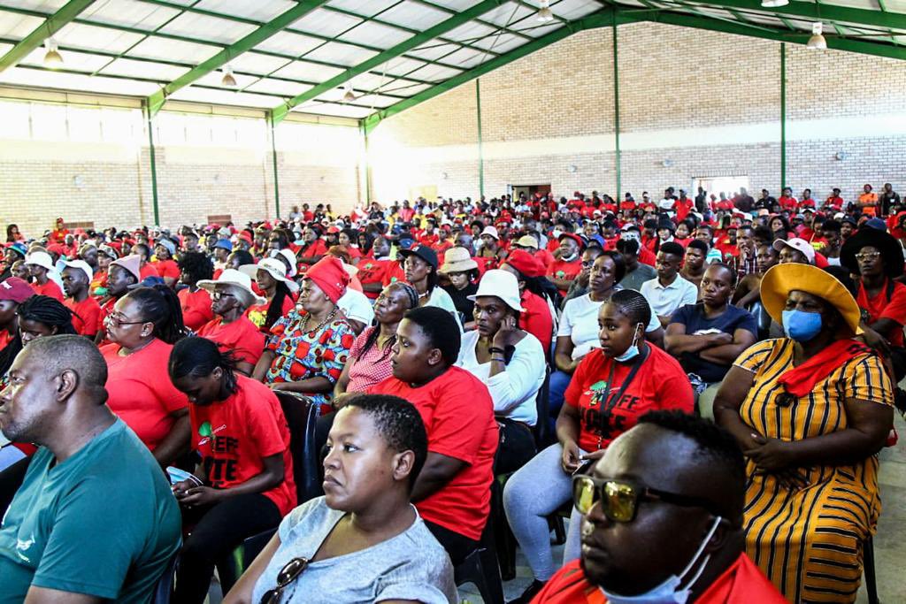 EFFSouthAfrica's tweet photo. [In Pictures]: People of Uitenhage packed Thanduxolo Hall to capacity today, to remember our people, who were brutally killed on this day by the racist South African government in 1985.

May we forever keep the memory of the people of Uitenhage in our hearts. #EFFUitenhageDay https://t.co/takG2EQaGx