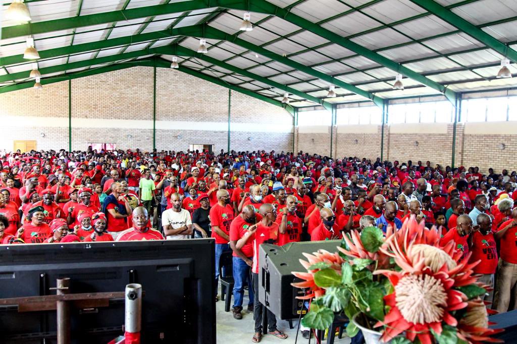EFFSouthAfrica's tweet photo. [In Pictures]: People of Uitenhage packed Thanduxolo Hall to capacity today, to remember our people, who were brutally killed on this day by the racist South African government in 1985.

May we forever keep the memory of the people of Uitenhage in our hearts. #EFFUitenhageDay https://t.co/takG2EQaGx
