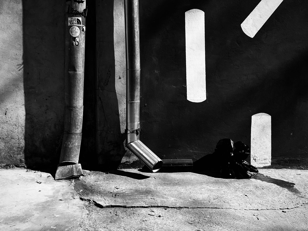 andrew_severgin's tweet photo. Today's composition 📱
#nftcollector #streetphotography #streetphotographer #NFTartist https://t.co/4wSEuyLzBx