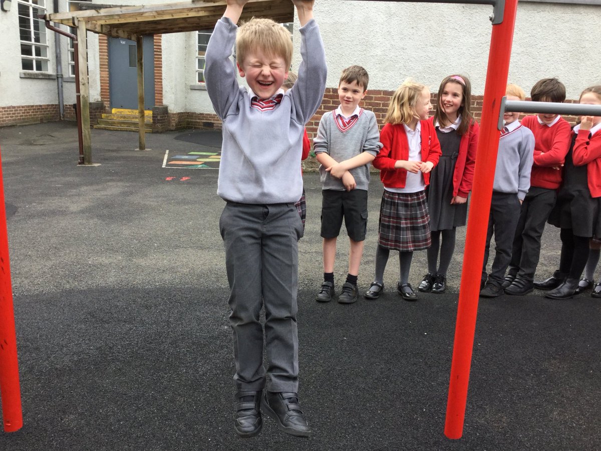 Carolside_PS's tweet photo. P2a investigating gravity as part of science week. #CPSSTEAM #ERSTEM #BSW22 https://t.co/HlwLx6LmgN
