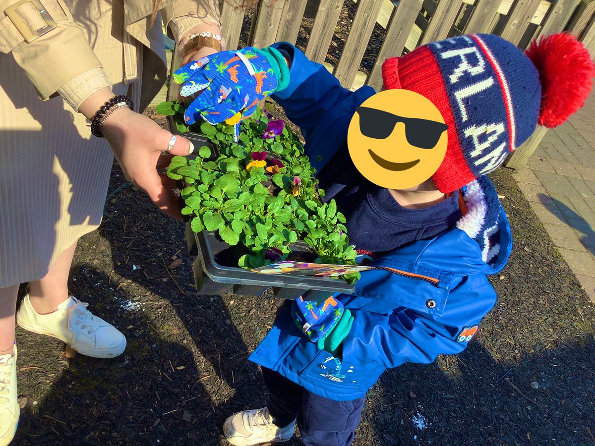 ESheret13's tweet photo. It’s officially Spring 🌱🌼
This morning we enjoyed planting some lovely flowers and herbs in our house window outside. We enjoyed using our garden tools to dig and plant our flowers and we are excited to see them grow 🌱
@LouiseD160514s @ashleighguest_ @SMemorial https://t.co/E7CUHJqCNV