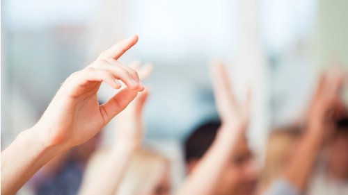 Sommige inwoners hebben wat extra’s nodig voor school of werk. Wil je bijdragen aan een Zeist waar iedereen mee kan doen? Meld je dan aan voor de startbijeenkomst van Platform Meedoen in Zeist op 28 maart. Kijk op 👉 meedoeninzeist.nl