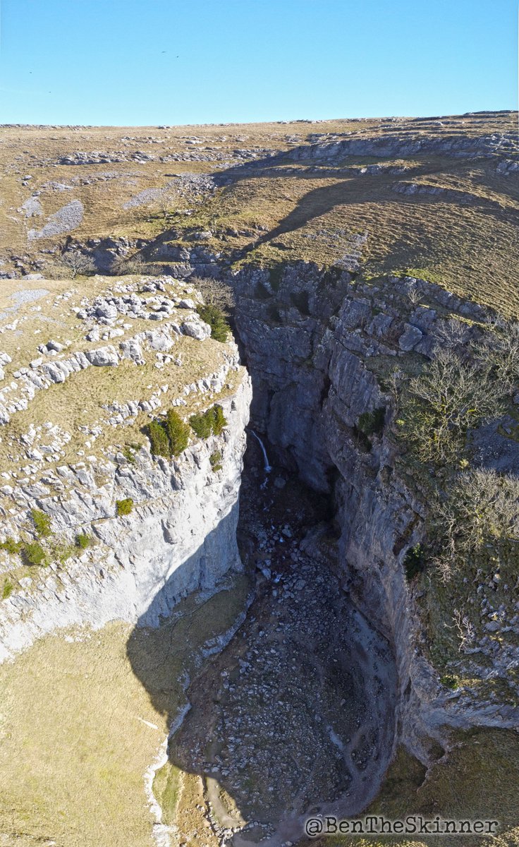 BenTheSkinner's tweet photo. Gordale Scar, North Yorkshire, March '22. https://t.co/A2kWpzCYrH